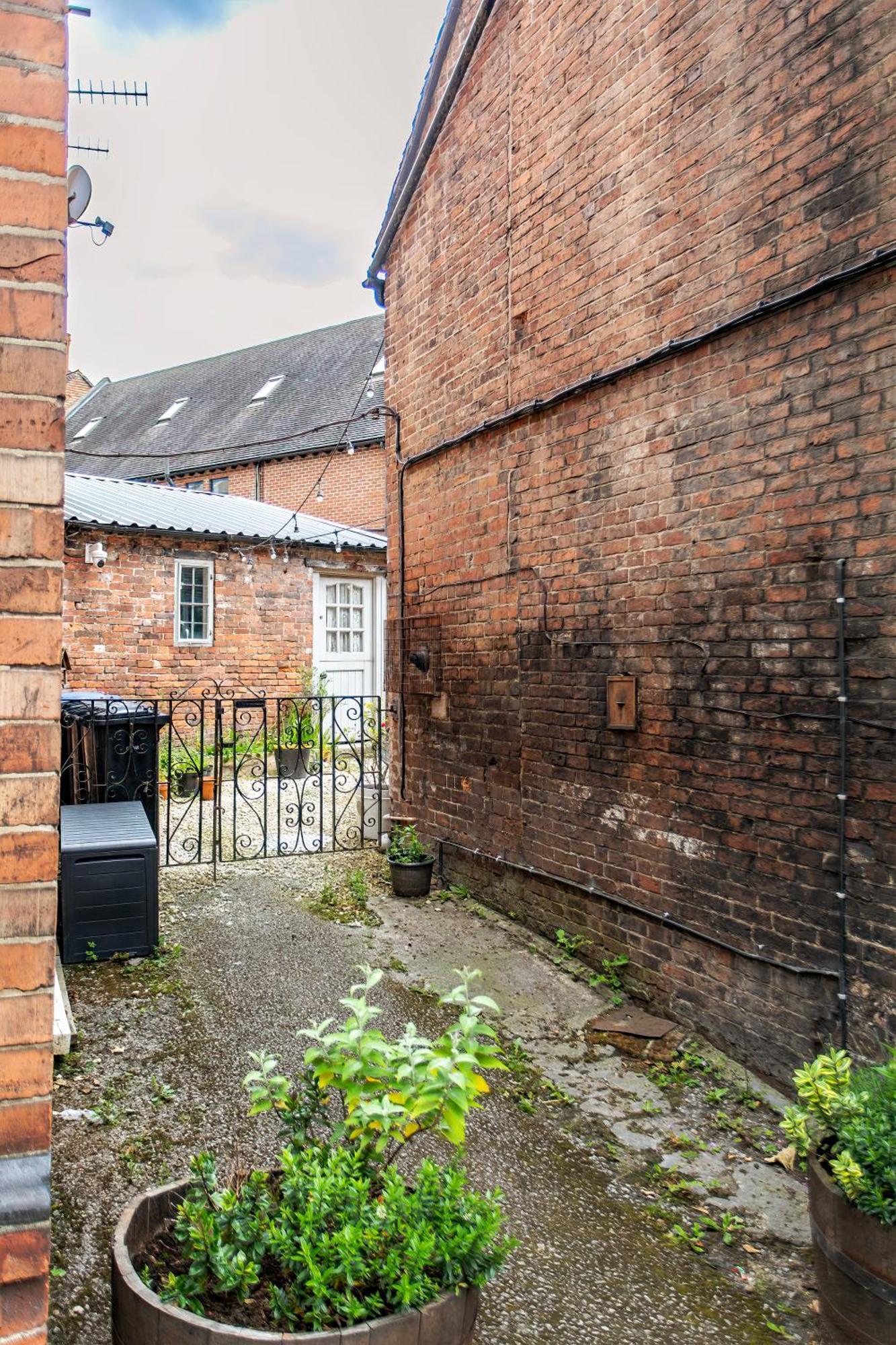 Stunning Ashbourne Town Centre Cottage Near Alton Towers Peak District Derbyshire Eksteriør billede