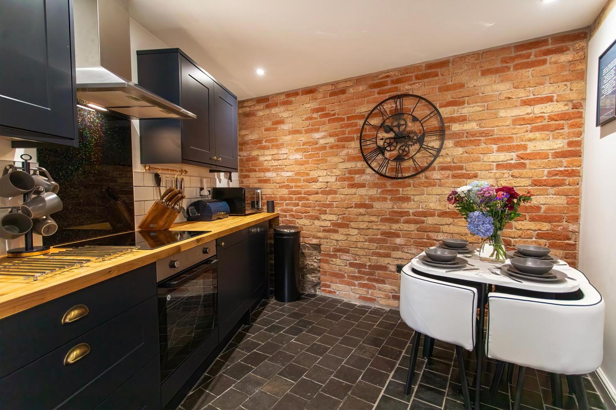 Stunning Ashbourne Town Centre Cottage Near Alton Towers Peak District Derbyshire Eksteriør billede